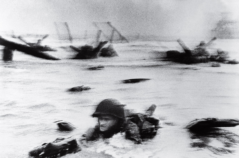 Robert Capa - D-Day in Normandy